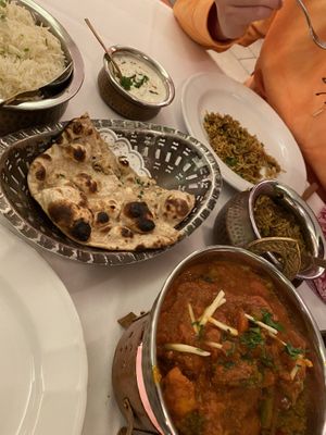 vegan main course (red sauce + naan + rice) at Indian Palace in Limburg