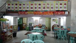 restaurant interior decor (current location) at Soe Pyi Swar Vegetarian Centre 斋全素食餐室 in Yangon
