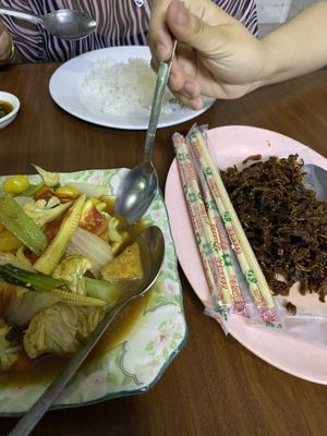   at Soe Pyi Swar Vegetarian Centre 斋全素食餐室 in Yangon