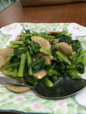 Two main dishes at Soe Pyi Swar Vegetarian Centre 斋全素食餐室 in Yangon
