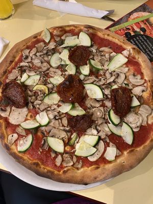 Unseasoned vegetables and look barely cooked too, while being burnt at the same time    at Pizza Crocodiles in Innsbruck