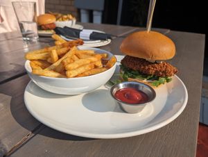 Crunchy chicken burger 5/5 at Die Pie in Edmonton