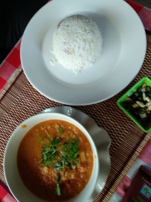 Tomato peanut curry at Yar Pyi in Bagan