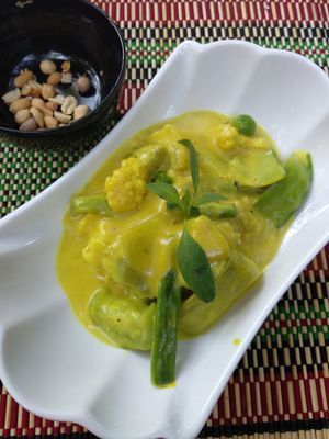 Green vegetable curry at Yar Pyi in Bagan
