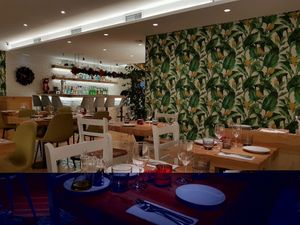 downstairs banana leaf decor at Organic Caffe in Lisbon