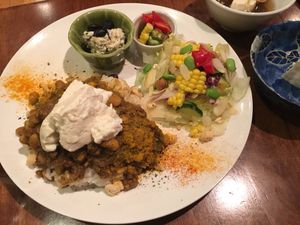 Vegan tofu curry lunch set at Tofu Room Dy's in Tokyo