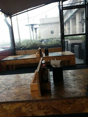 Outside seating at Platform Pizza Bar in Bray