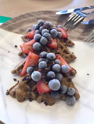 Waffles veganos at Raw Republic in Mexico City