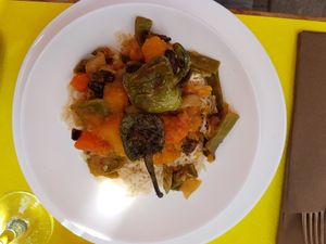 Whole-grain basmati rice with vegetables at Cafeteria Reina in Lugo