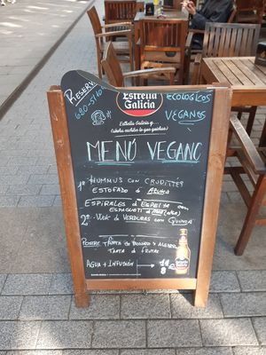 Menu vegano at Cafeteria Reina in Lugo