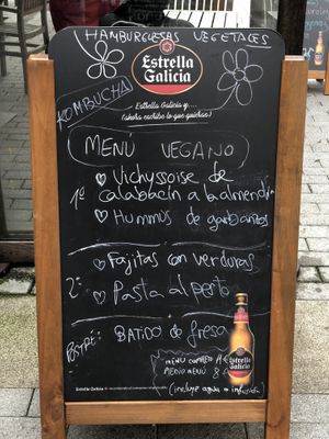 Menú vegano  at Cafeteria Reina in Lugo