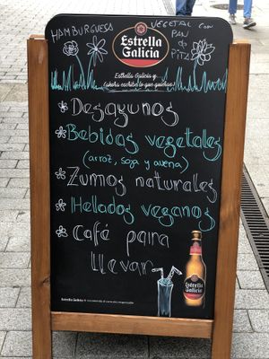 Desayunos veganos at Cafeteria Reina in Lugo