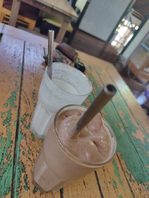 Banana peanut shake/banana chocolate shake at Bird's Nest Cafe in Chiang Mai