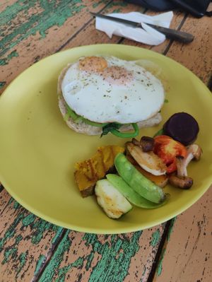 Birds nest breakfast (vegetarian!) at Bird's Nest Cafe in Chiang Mai