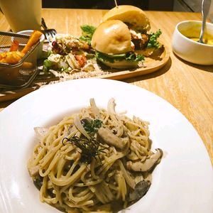 Mushroom Montage Spaghetti at Mani Mani in Taipei