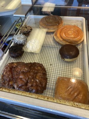 Vegan Donuts 😛 Grabbed the Last Cream Filled One 🍩 #Veganuary at Vegan Donut Gelato in Oakland