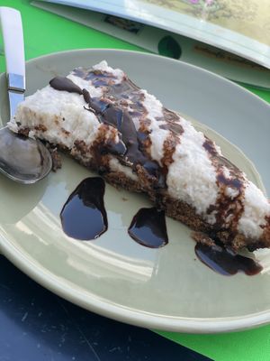 Raw coconut tart at Veggie Momi in Albufeira