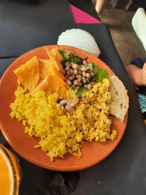 lunch at Veggie Momi in Albufeira