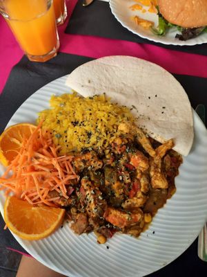 lunch at Veggie Momi in Albufeira