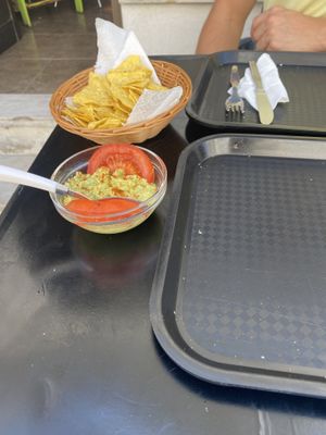 Guacamole with chips at Veggie Momi in Albufeira