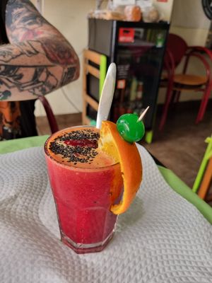 Red Power juice at Veggie Momi in Albufeira