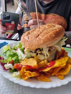 Double cheeseburger at Veggie Momi in Albufeira