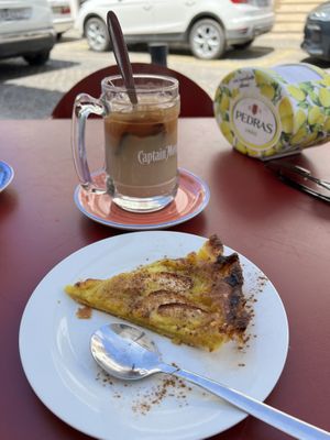 Apple pie  at Veggie Momi in Albufeira