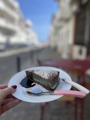 Chocolate-pastachio cake. Relatively healthy and made with pure ingredients. Great flavours!  at Veggie Momi in Albufeira