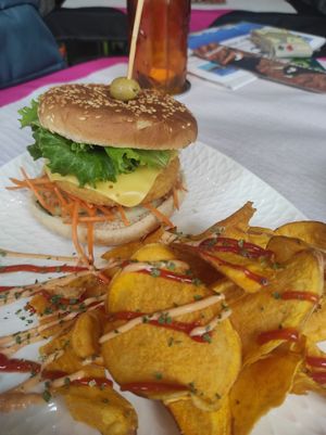 No chicken hamburger at Veggie Momi in Albufeira