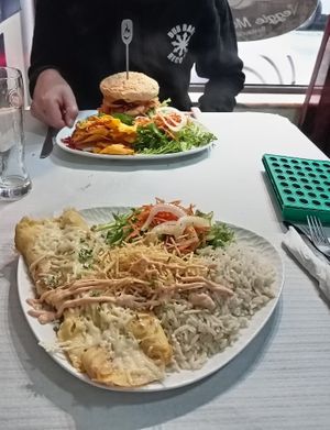 Amazing Omelet and Mommie burger at Veggie Momi in Albufeira