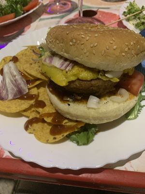 Beyond meat burger.. amazing ❤️😃🙏🏼🌱 at Veggie Momi in Albufeira