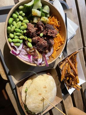 Comida vegana a pie de playa,buen precio  at The Burger Cafe in Tenerife