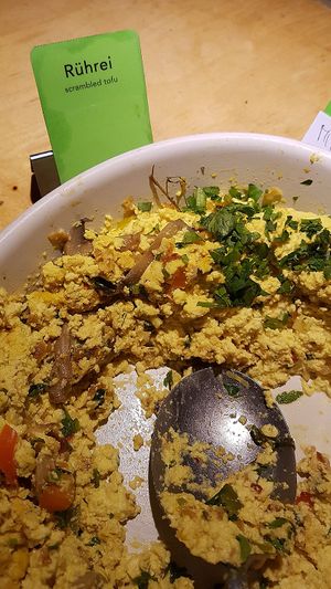 Weekend brunch buffet - vegan "scrambled eggs" at Cafe Morgenrot in Berlin