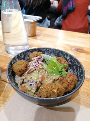 Curry con albóndigas vegetales y arroz integral at Vegicano in Madrid
