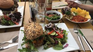 Grünkern-Burger mit Grillgemüse  at Herbstapfel in Kassel