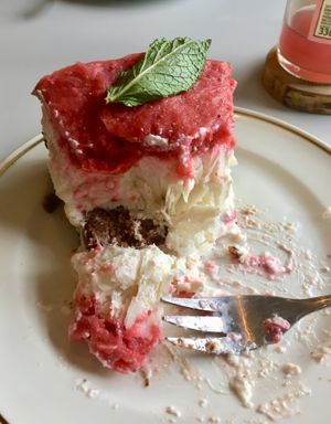 Gefrorene vegane Erdbeer-Quark-Torte at Herbstapfel in Kassel