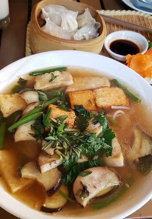 Bun mam Bac Lieu (vegan): Rice noodles with aubergine, bean sprouts, two types of tofu and herbs in Bac Lieu style at Miss Saigon in Berlin