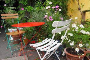Beatiful little terrace full of flowers... at Entre Chaussettes et Cafe "BIO" in Livinhac-le-haut