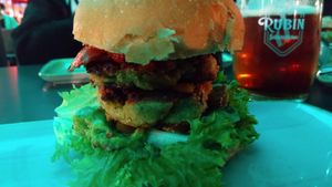 Speedy Gonzales mit Brötchen at Burgerei in Dresden