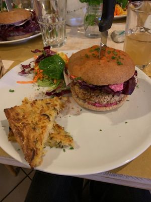 D-licous vegan Burger with a vegetable croquettes at Eat.eco - Events only in Neuchatel
