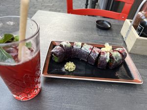 Kuro Roll und Hibiskus-Tee  at Nooch - Barfuesserplatz in Basel