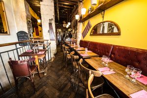 La Galerie 88 
Restaurant / Salon de Thé / Private and Professional Events
In the center of Paris, near by the Seine and Notre Dame
Mediterranean and mostly vegetarian Menu
Non stop service at Galerie 88 in Paris