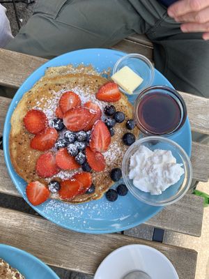 vegan pancakes with fruit at Satsang in Prague