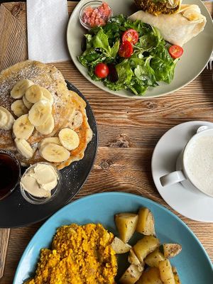 Pancakes, Burrito und Rührtofu at Satsang in Prague