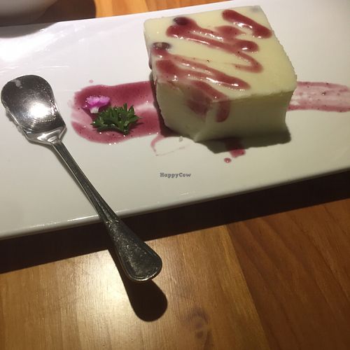 blueberry cheese cake. nice at Zǎozǐ Shù - Vegetarian Life Style - HuaiHai in Shanghai