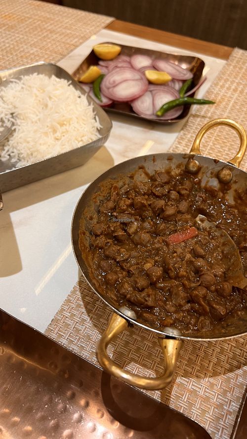 Amritsari Chhole with Basmati and the usual sliced onions and chilis.  at Veg Gulati in New Delhi