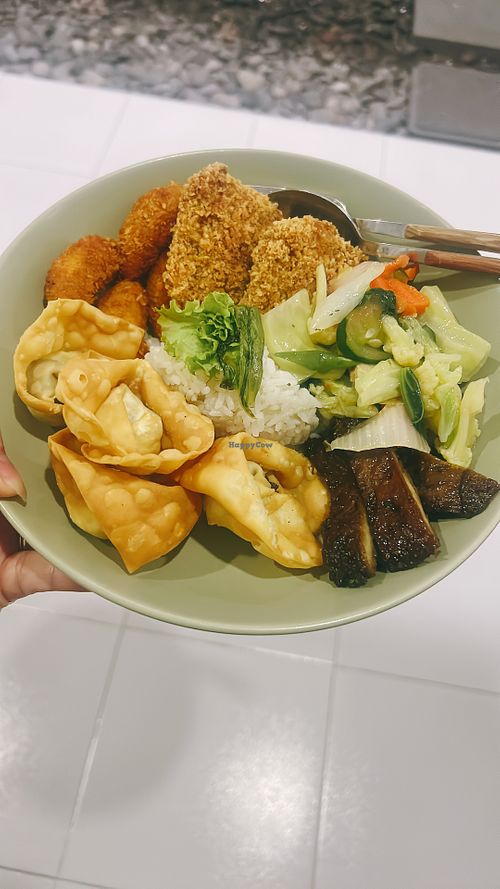 mixed plate  at Happy Buddha in Kuta