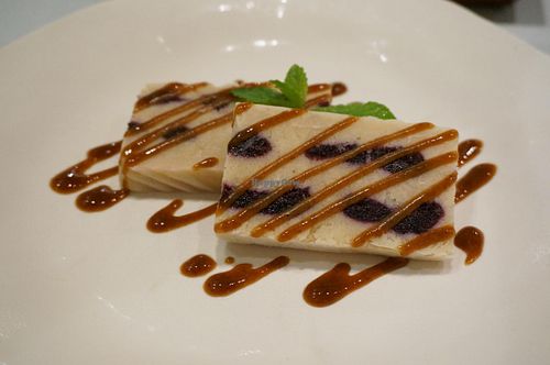 Tubutubu Amazake Ice Cake (Mix Berry)
680 yen at Buona Tubu Tubu in Tokyo