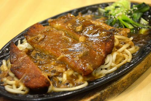 Sizzling steak noodles at Daily Veggie N' Cafe in Quezon City