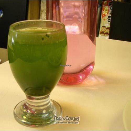 Organic Wheat Grass Juice at Ci Hang 慈航 in Central Singapore